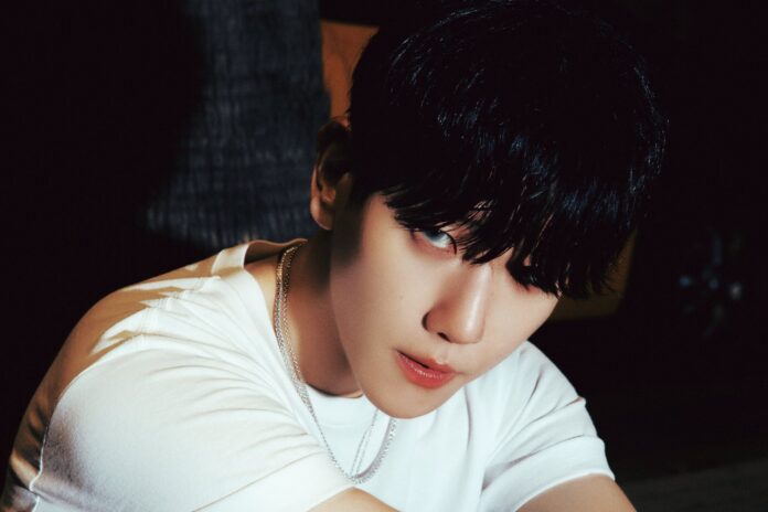 EXO's Baekhyun unveils mysterious music video photos for title track 